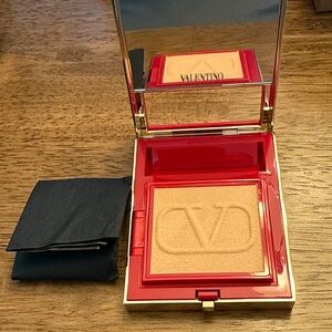Valentino Go-Clutch On the Move Perfecting Powder 03- Light Medium NIB
